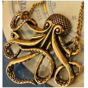VINTAGE PIRATES OF THE CARIBBEAN DAVY JONES OCTOPUS LONG CLOTHING NECKLACE