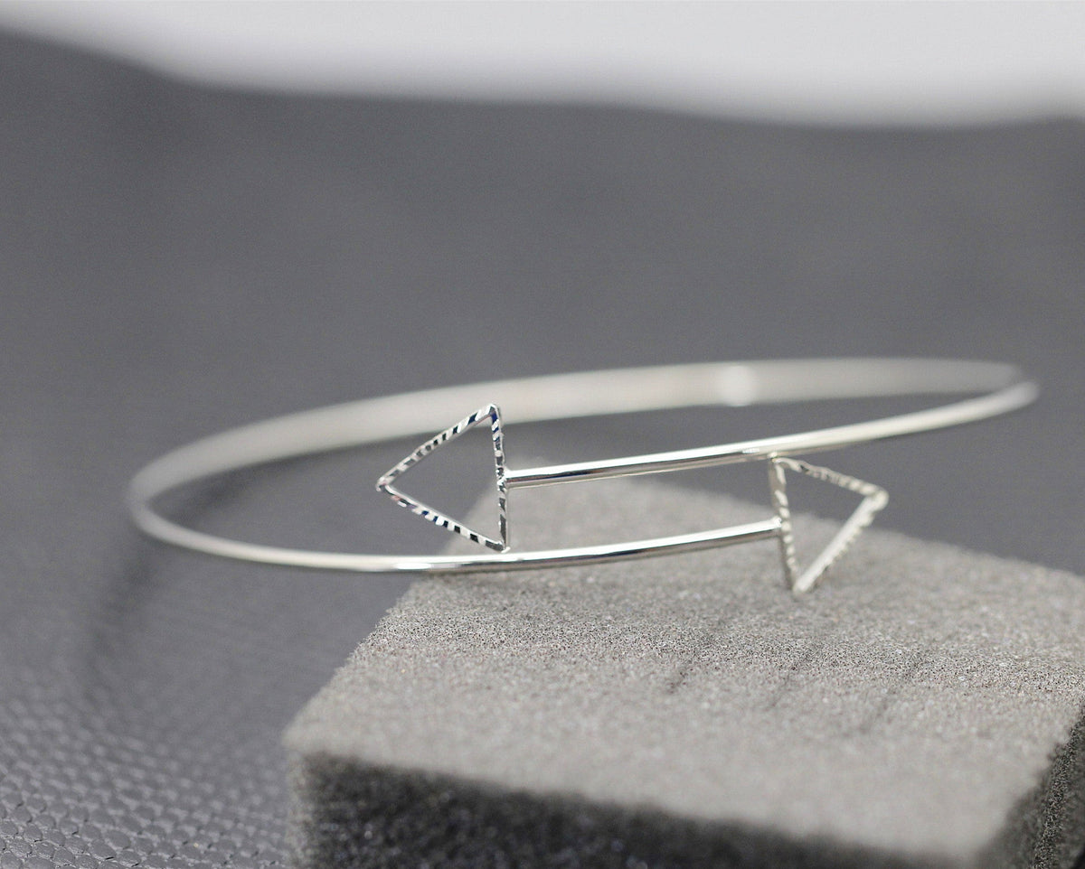 SIMPLE FASHION HOLLOW TRIANGLE ARM BRACELET