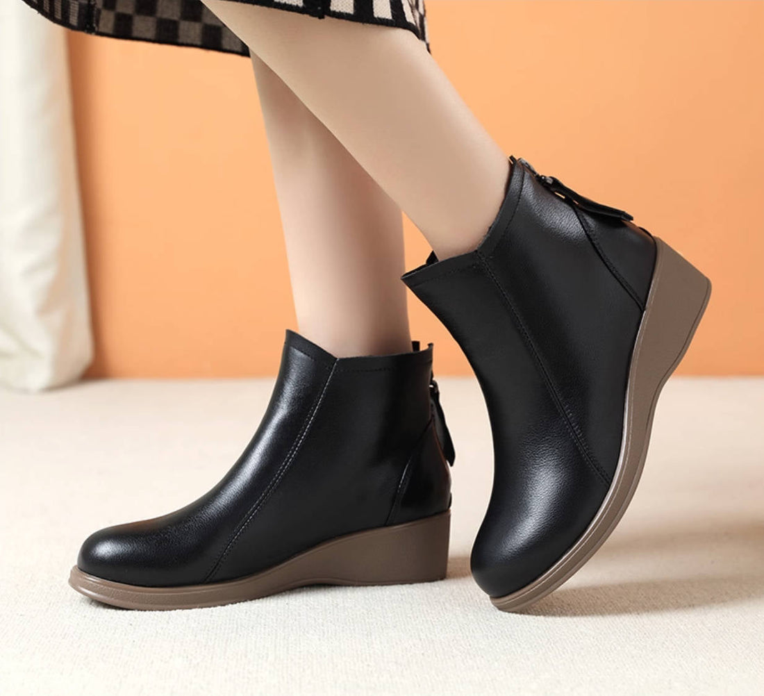 Women Winter Leather Round Toe Platform Soft Sole Warm Plush Boots