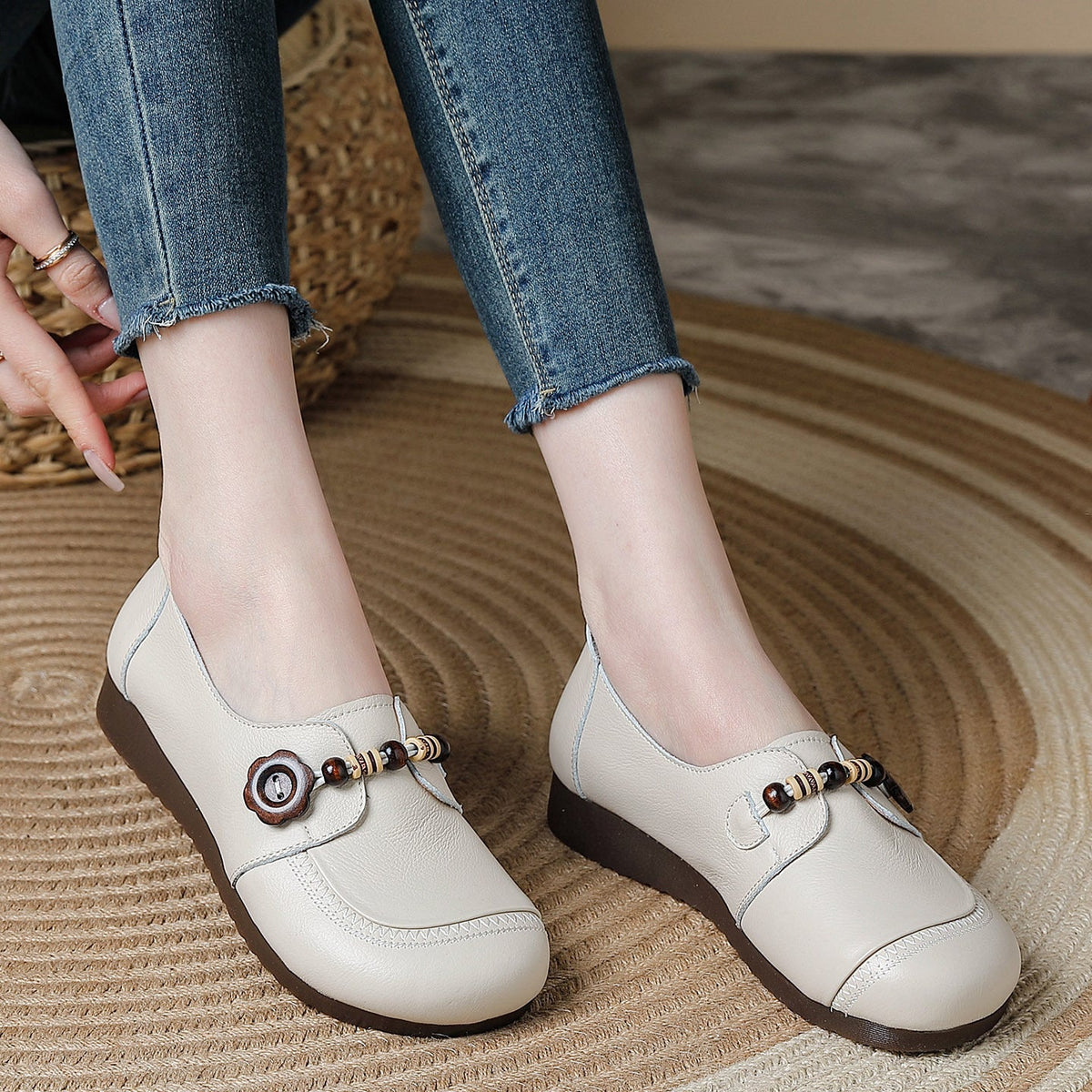Top Leather Round Toe Shallow Beads Slip-On Flat Shoes