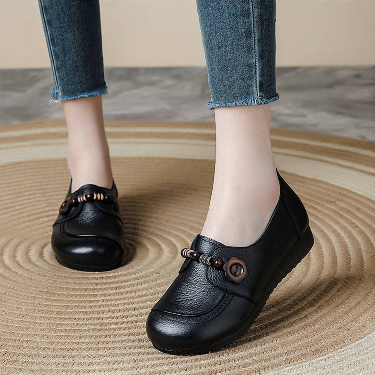 Top Leather Round Toe Shallow Beads Slip-On Flat Shoes