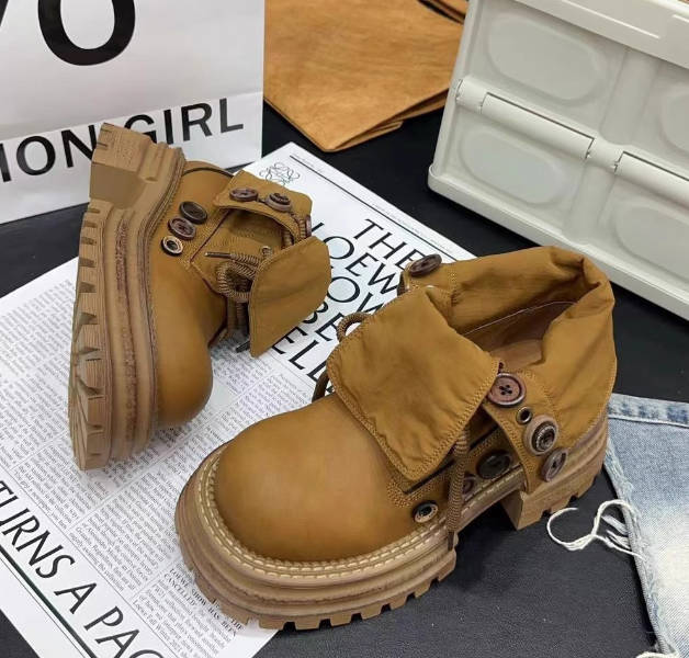 Retro Round Toe Leather Fold-over Collar Martin Boots