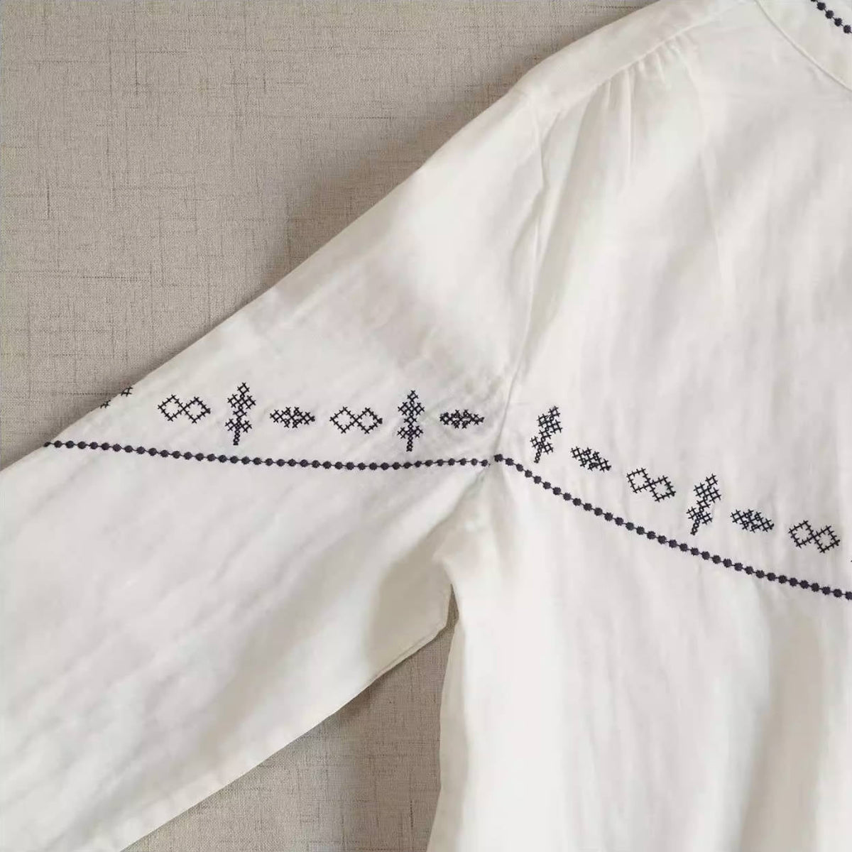 Spring Cotton Simple Geometric Embroidered Round Neck Loose Shirt