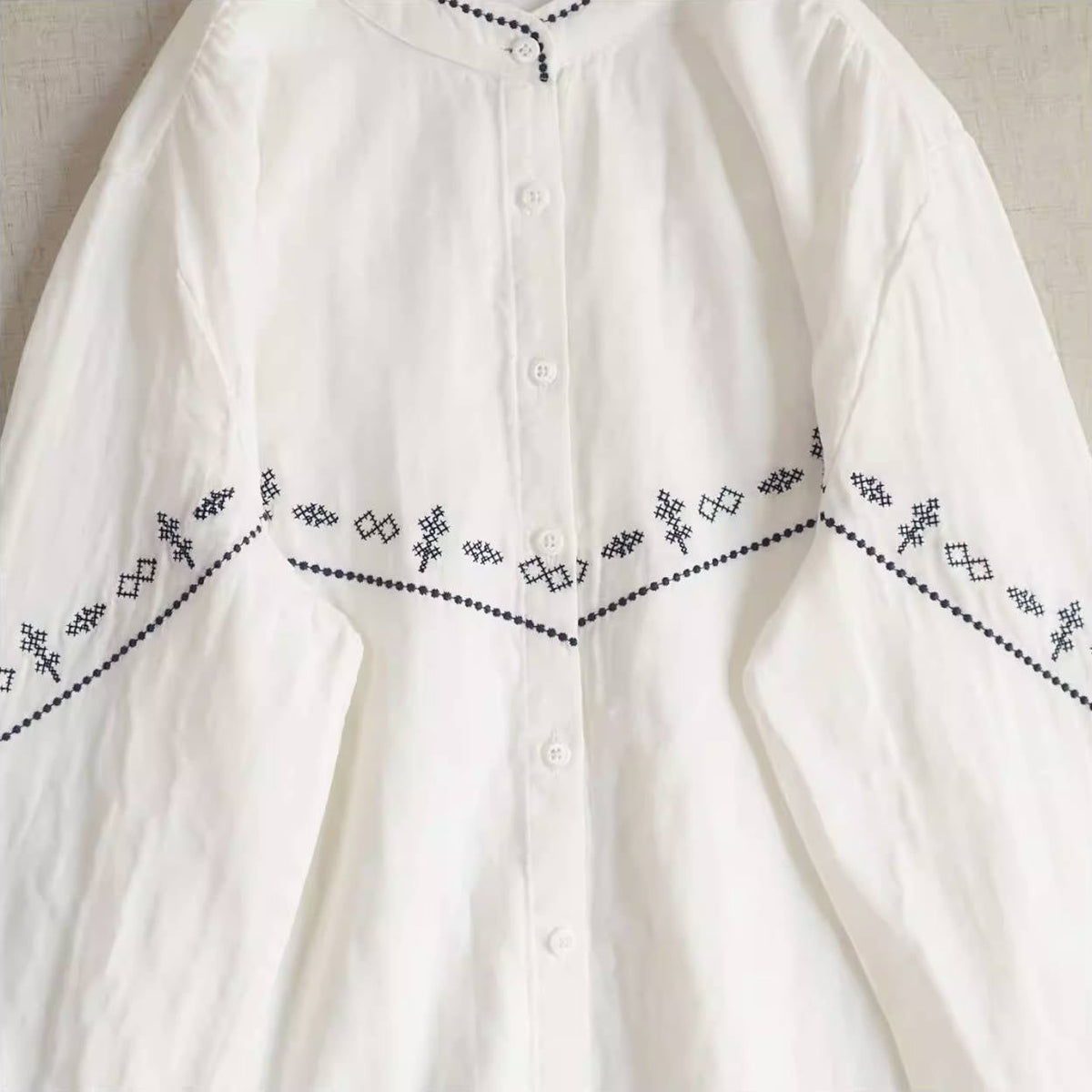 Spring Cotton Simple Geometric Embroidered Round Neck Loose Shirt
