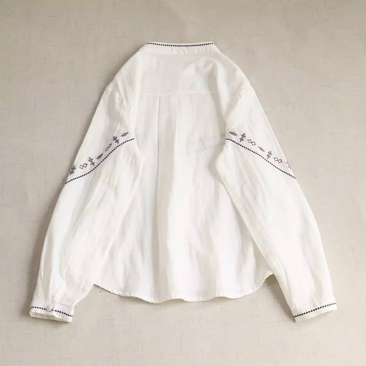 Spring Cotton Simple Geometric Embroidered Round Neck Loose Shirt