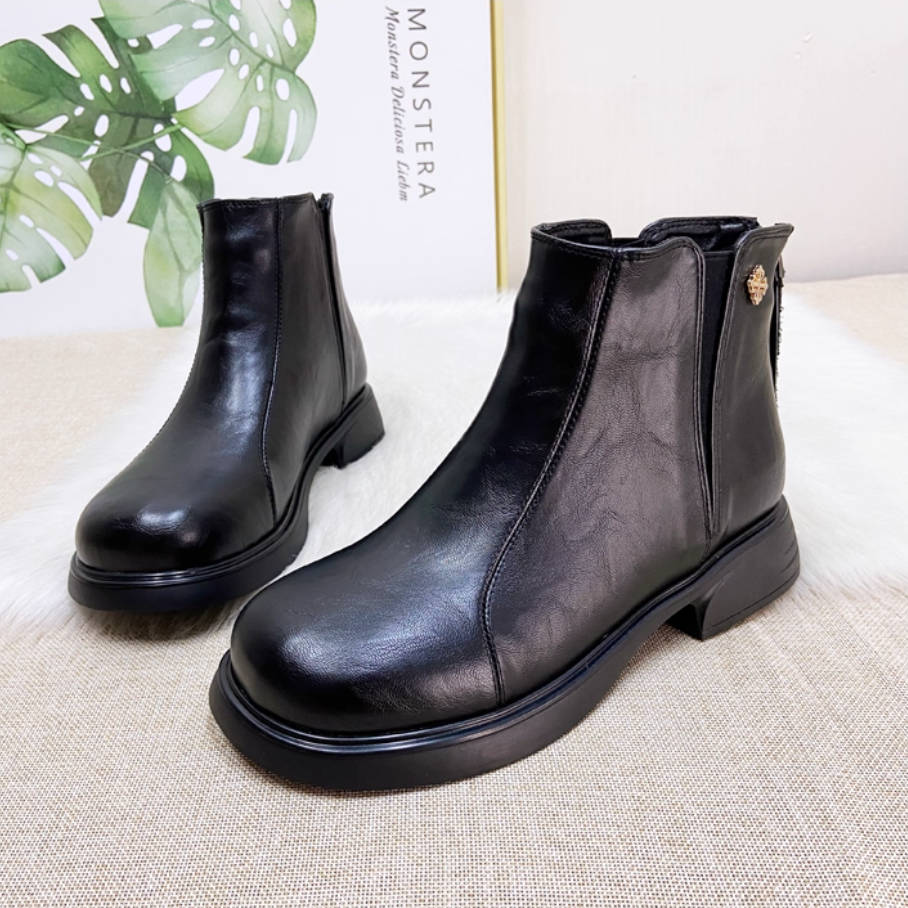 Black Retro Leather Simple Wide Toe Elastic Soft Sole Plush Boots
