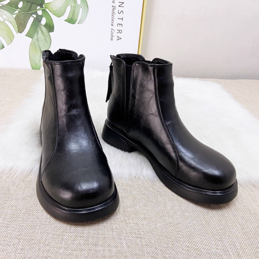 Black Retro Leather Simple Wide Toe Elastic Soft Sole Plush Boots