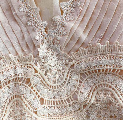 Vintage V Neck Lantern Lace Trim Lycra Sleeve Blouse