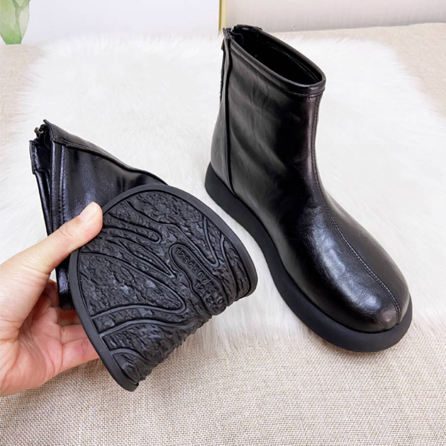 Retro Leather Wide Toe Plush Soft Flat Sole Warm Versatile Boots