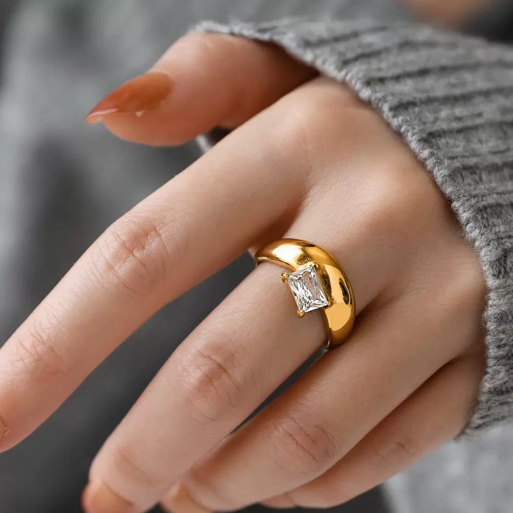 Vintage Women 18K Gold Square Diamond Elegant Ring