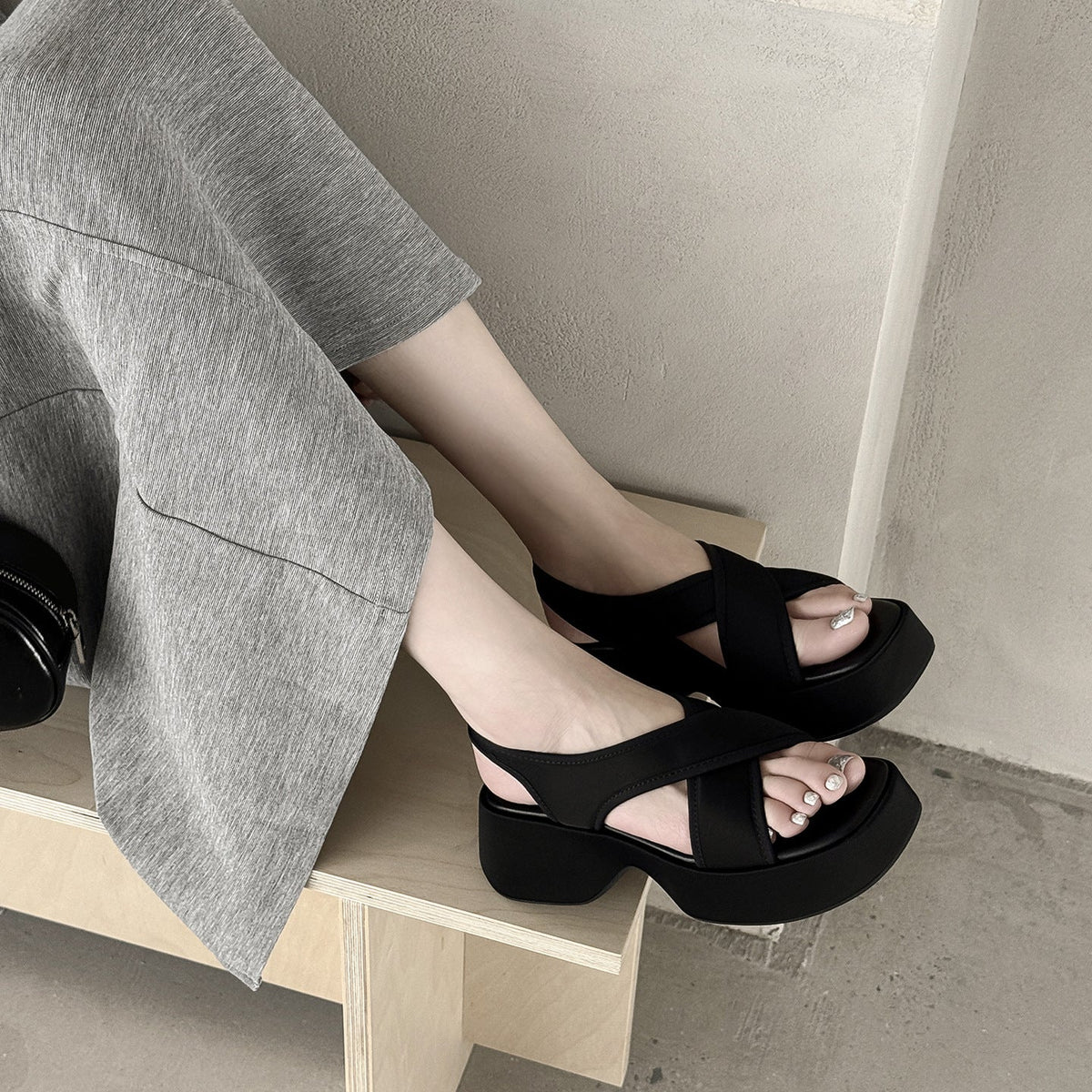 Summer Comfortable Lycra Platform Crossover Strap Sandals