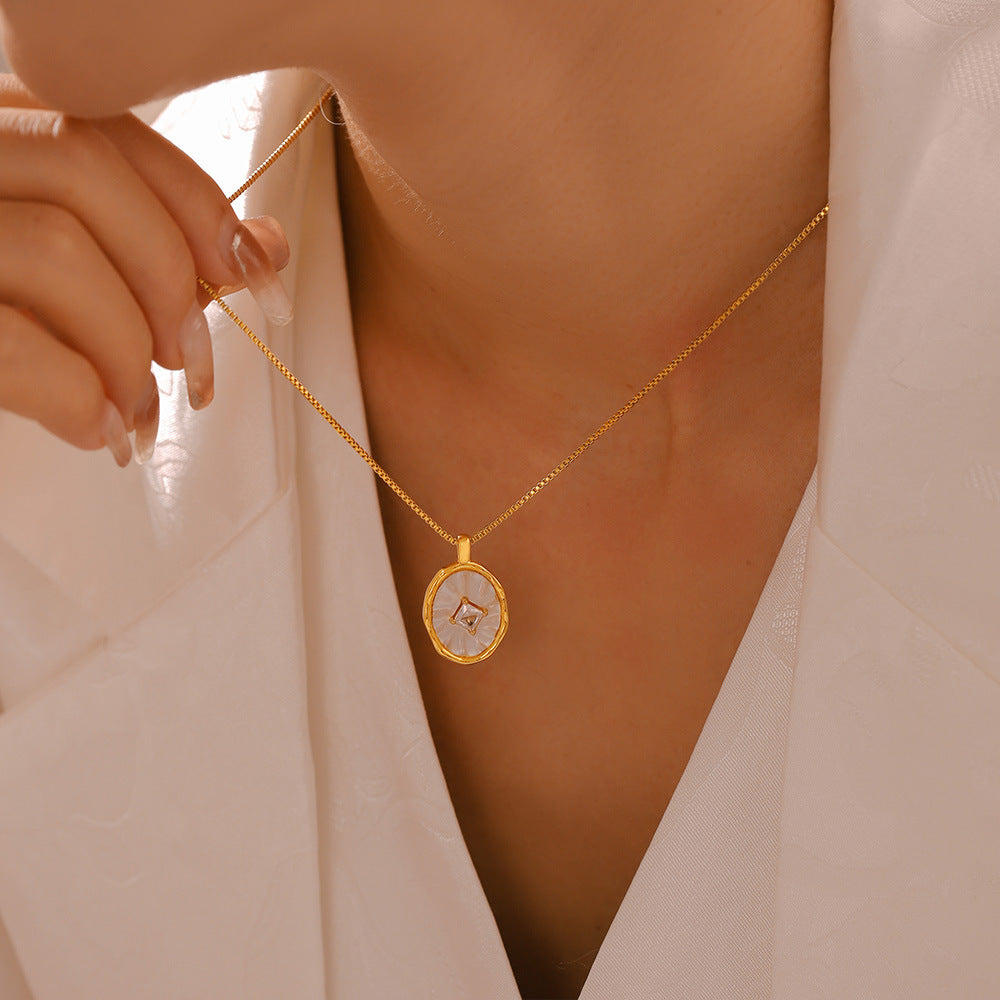 Vintage Oval Pendant Necklace Mother Of Pearl Zircon 18K Gold
