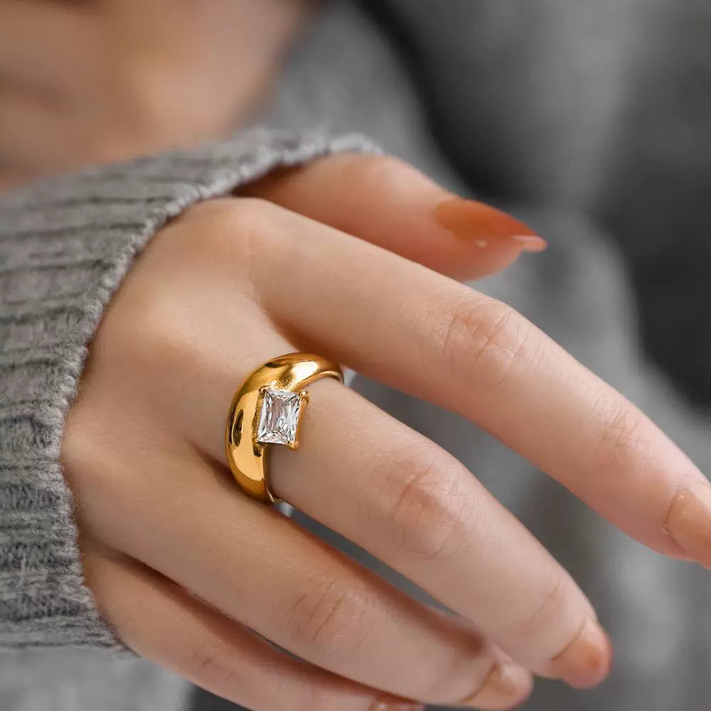 Vintage Women 18K Gold Square Diamond Elegant Ring