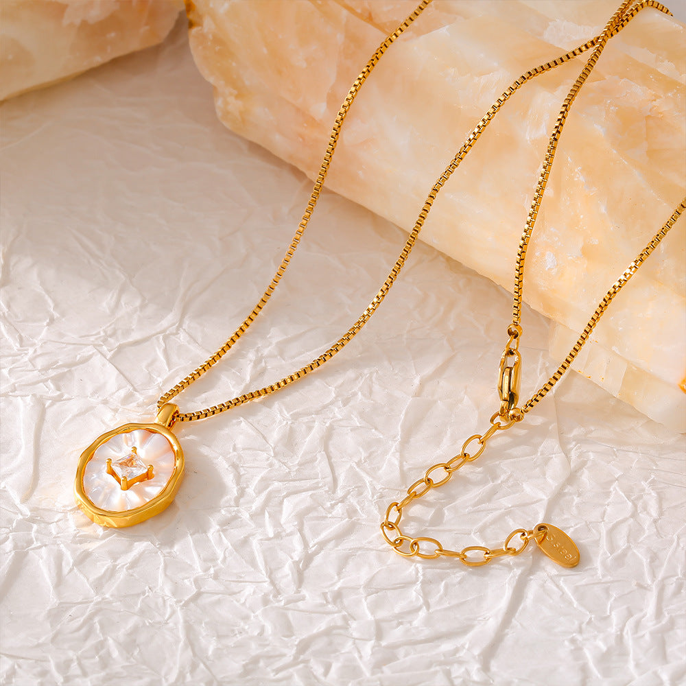 Vintage Oval Pendant Necklace Mother Of Pearl Zircon 18K Gold